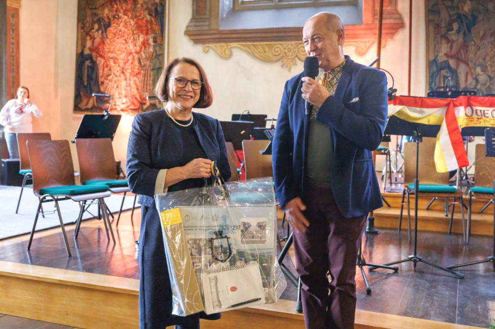 8314 image for slide