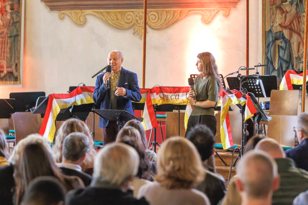 8318 image for slide